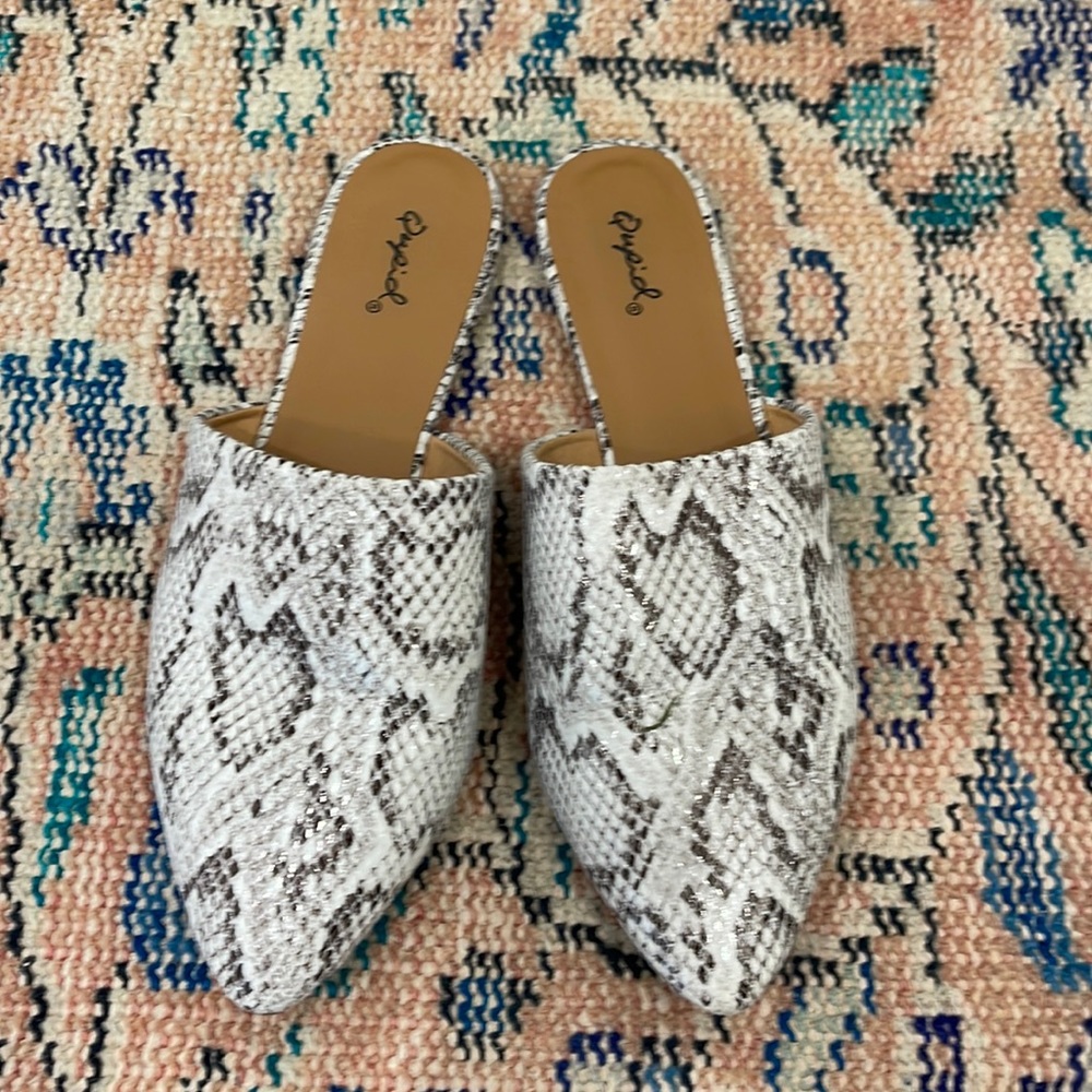 Gray and white alligator print slides